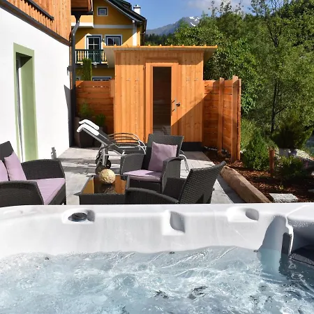 Сasa de vacaciones Graceful Top Floor In With Whirlpool Mariapfarr